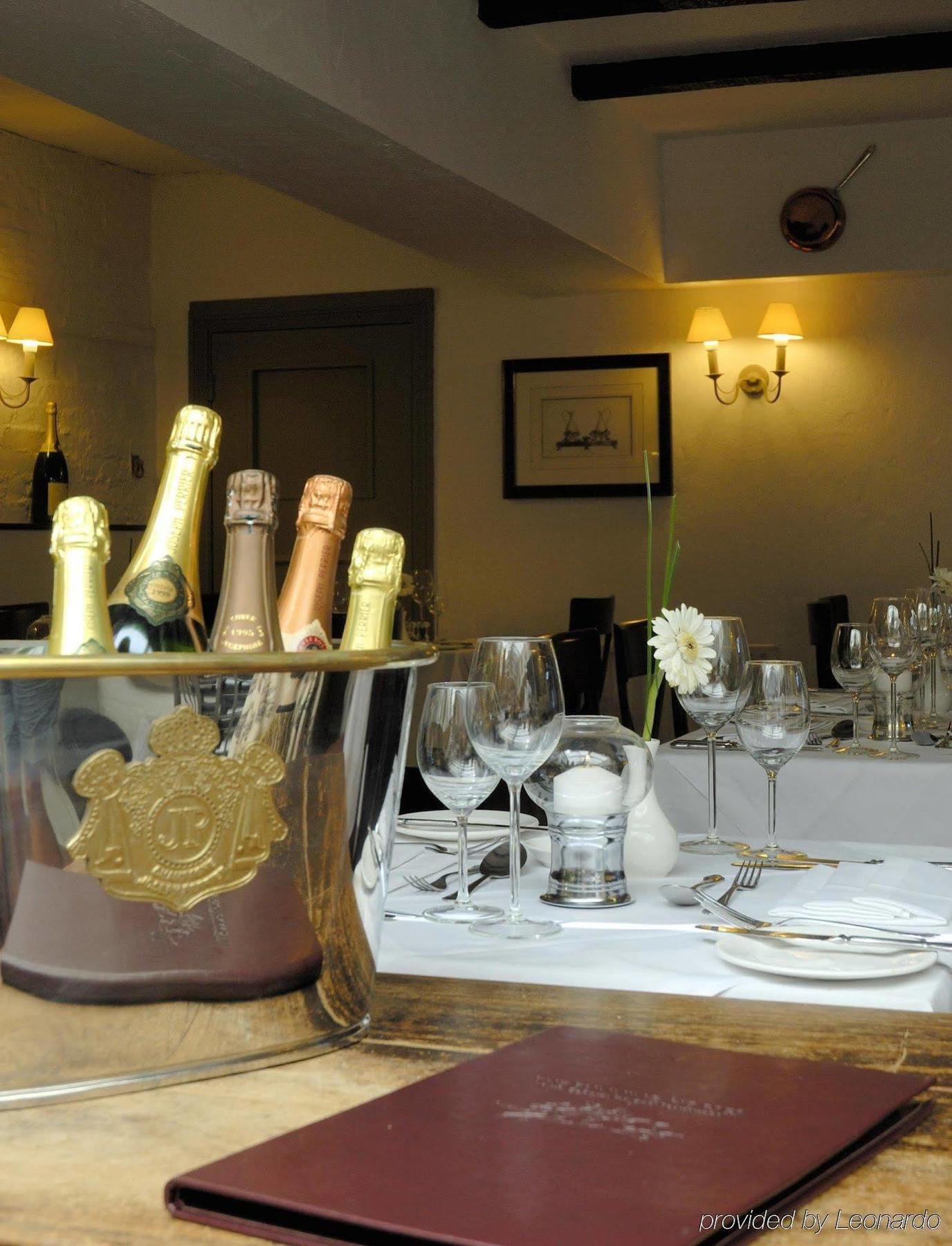 Hotel The Running Horses Mickleham Restaurante foto